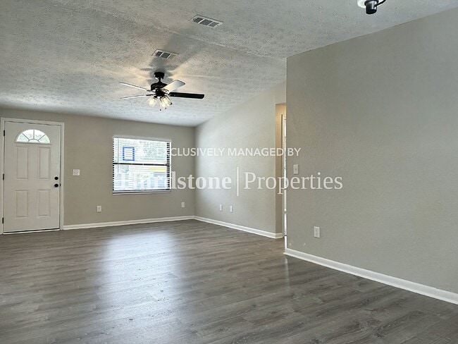 Building Photo - 10833 Liscard Rd S