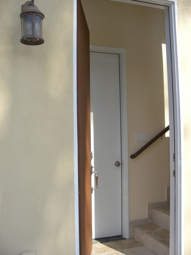 Building Photo - 20980 Laguna Canyon Rd