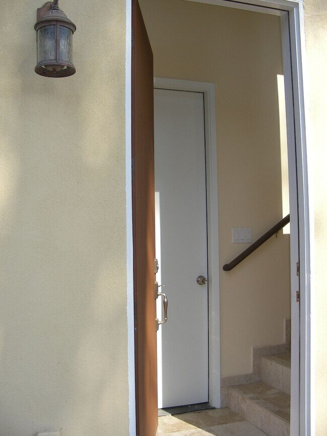Foto del edificio - 20980 Laguna Canyon Rd