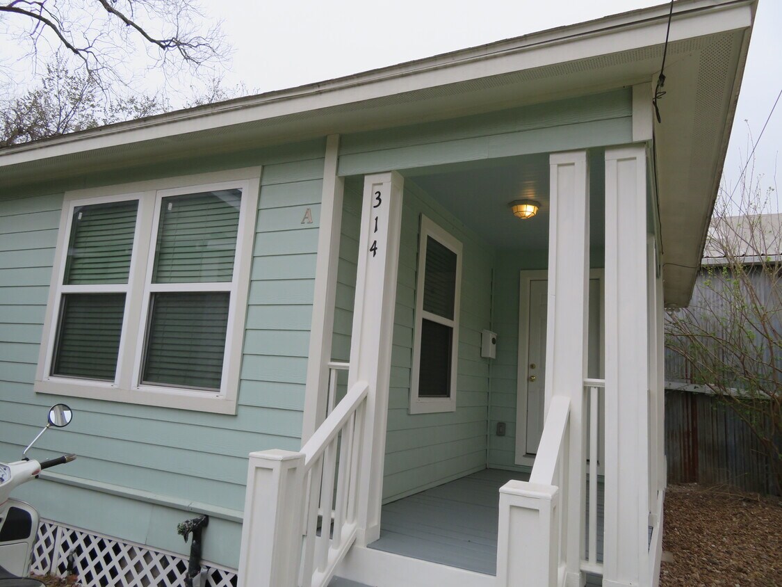 Primary Photo - 314 Sampson St