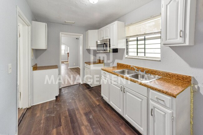 Building Photo - 1210 W 27th St