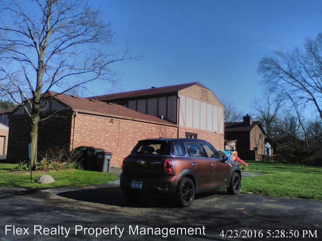 Building Photo - 1224 Hidden Ridge Rd