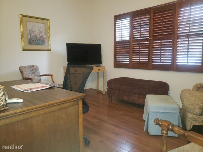 Foto del edificio - 3 br, 2 bath House - 107 W Windsor Ave