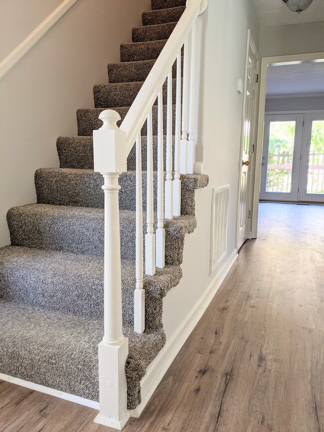 Entryway with staircase. - 3221 Hunters Point Dr