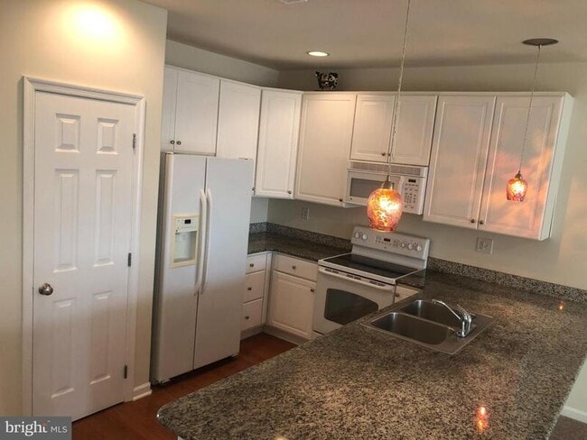 Building Photo - 17432 Slipper Shell Way