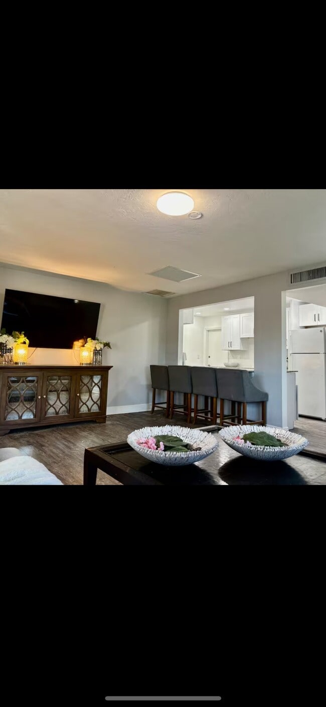 Building Photo - 1501 Curlew Ave