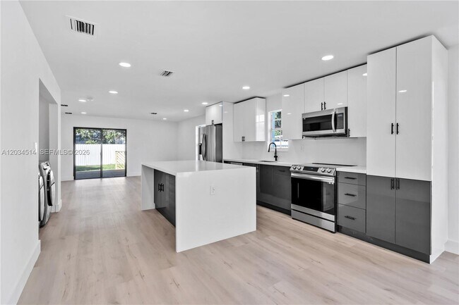 Foto del edificio - 407 NW 45th St
