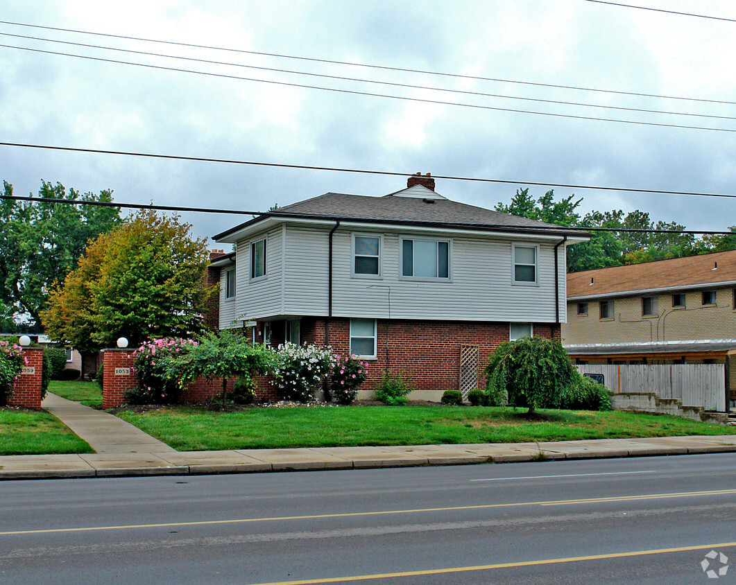 Primary Photo - Maples Townhomes