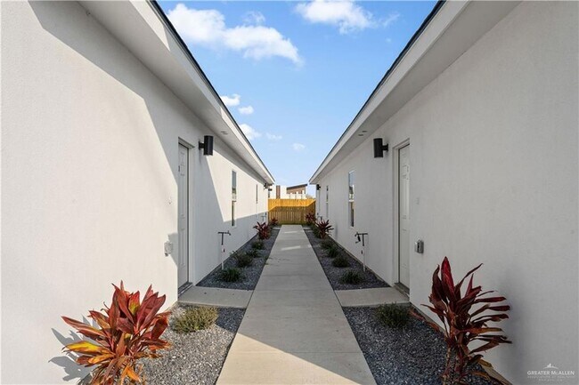 Building Photo - 504 N Emerald Ave