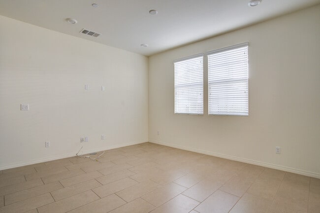 Building Photo - 40398 Calle Real