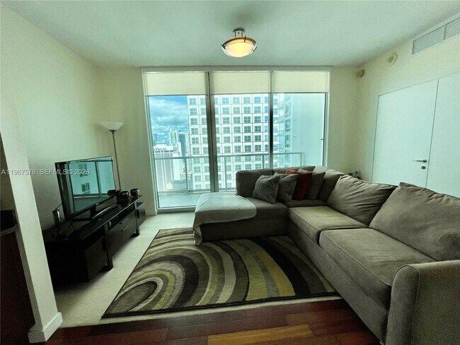 Foto del edificio - 300 S Biscayne Blvd