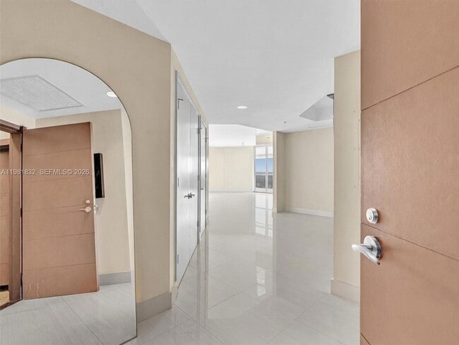 Building Photo - 17301 Biscayne Blvd