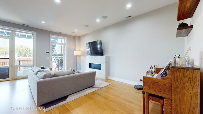 Foto del edificio - 3056 N Lincoln Ave