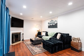 Building Photo - 1004 Airport Blvd