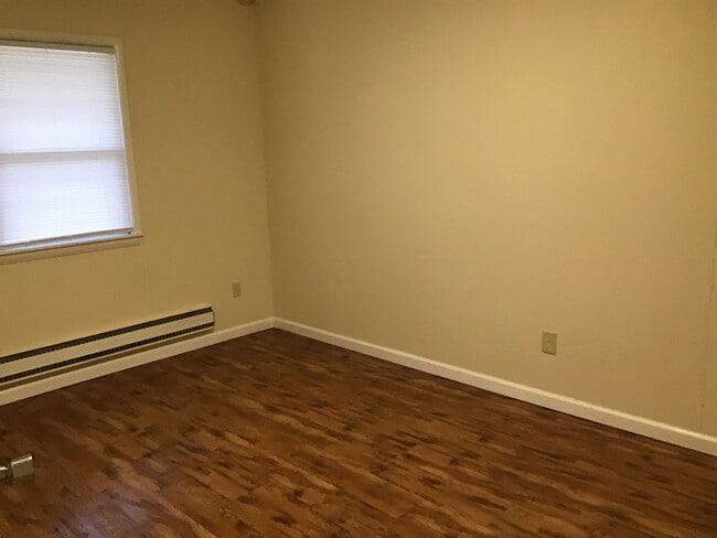 Building Photo - Bolivar MO 1 Bed, 1 Bath Apartment