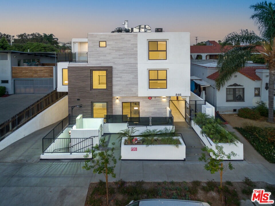Foto principal - 846 N Alta Vista Blvd