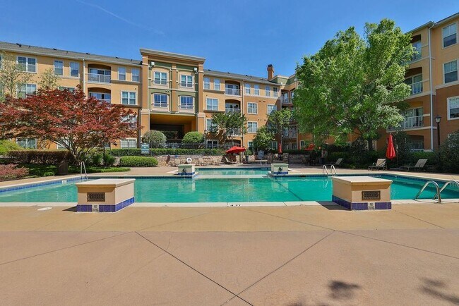 Foto del edificio - 10 Perimeter Summit Blvd