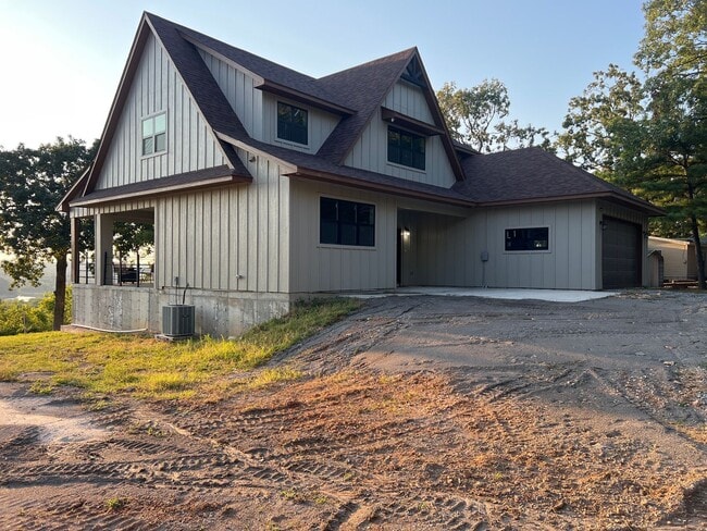 Building Photo - Stunning Lake living home with a lake view...
