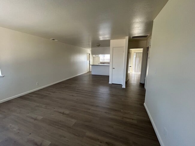 Building Photo - 1110 W Chestnut St