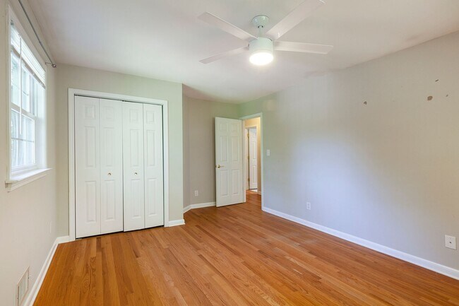 Foto del edificio - Very Spacious 4bd/3.5ba Brookhaven Home w/ 2 Car Garage and Fenced-In Backyard!!