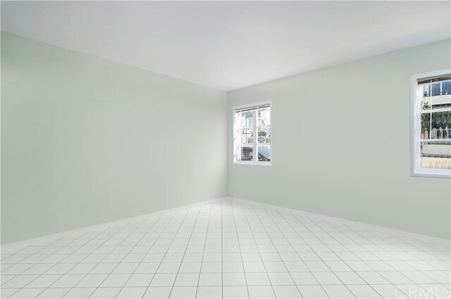 Building Photo - 1185 1/2 Glenneyre St
