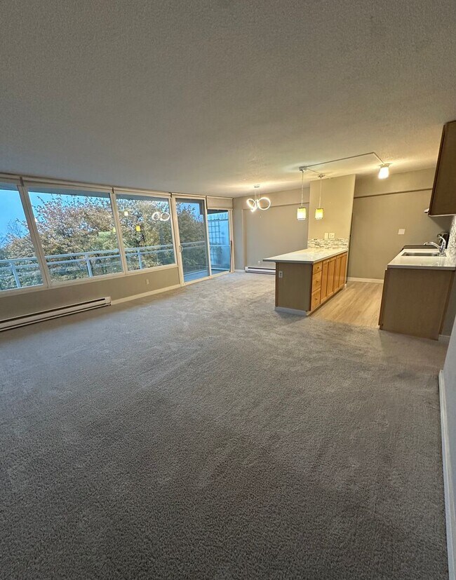 Foto del edificio - Updated 2BR Condo at Sky Terrace (Utilities Included!)