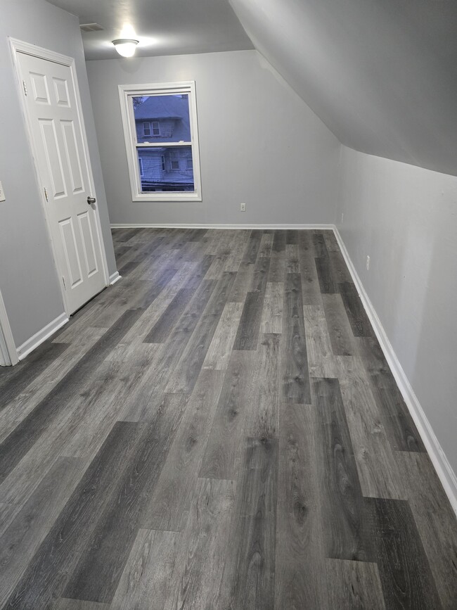 Bedroom#1 view 2 - L shape room - 61 Savoy St