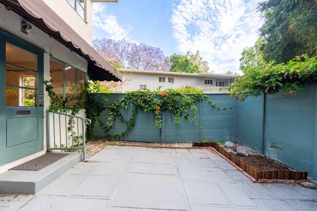 Foto del edificio - 5161 Village Grn