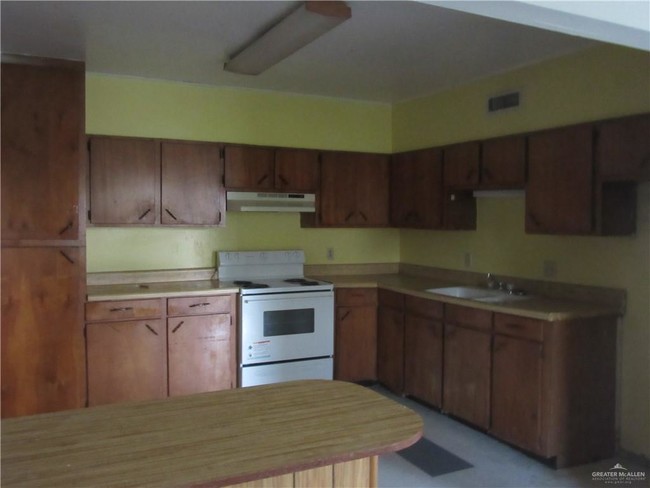 Building Photo - 2102 Miller Ave