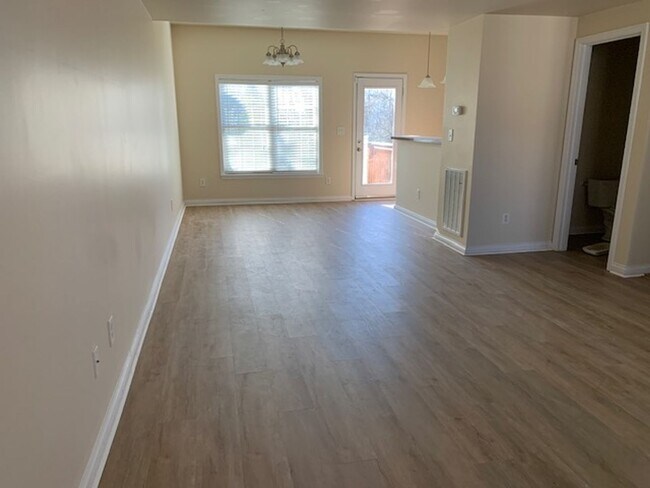 Foto del edificio - Spacious 3 bedroom townhouse in Dove Creek Subdivision!        20260504