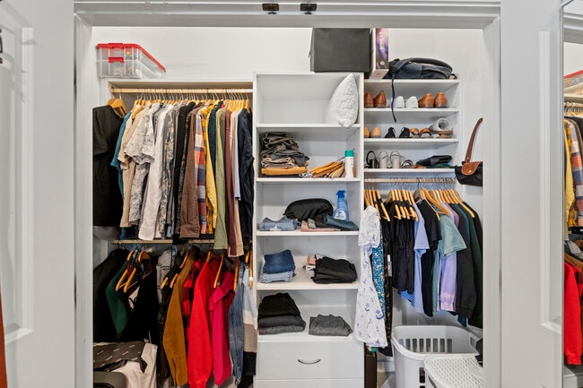 Building Photo - 5219 Winthrop,-2N