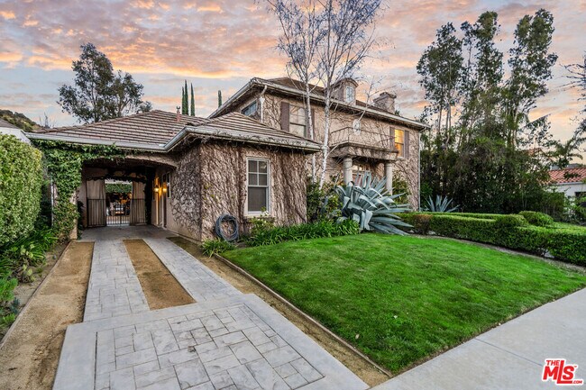 Building Photo - 3470 Consuelo Dr