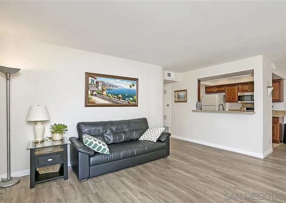 Foto principal - 9336 Twin Trails Dr