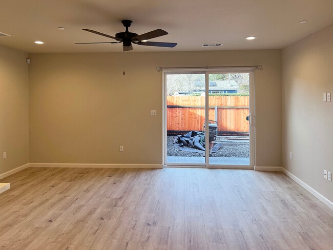 Building Photo - 6103 Beechwood Dr
