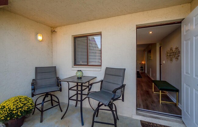 Foto del edificio - 1002 Windsong Cir