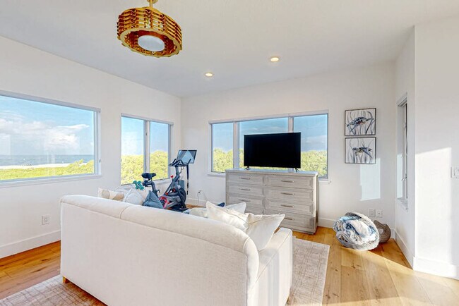 Foto del edificio - 320 N Shore Rd