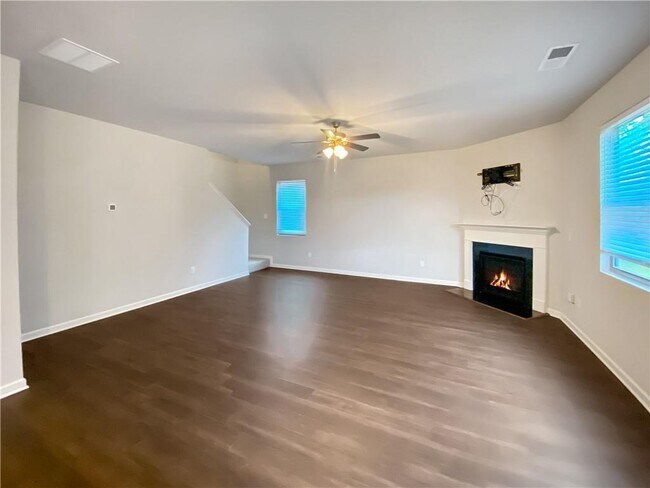 Building Photo - 3173 Hawthorn Farm Blvd
