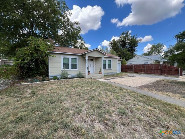 Foto del edificio - 859 Oasis St