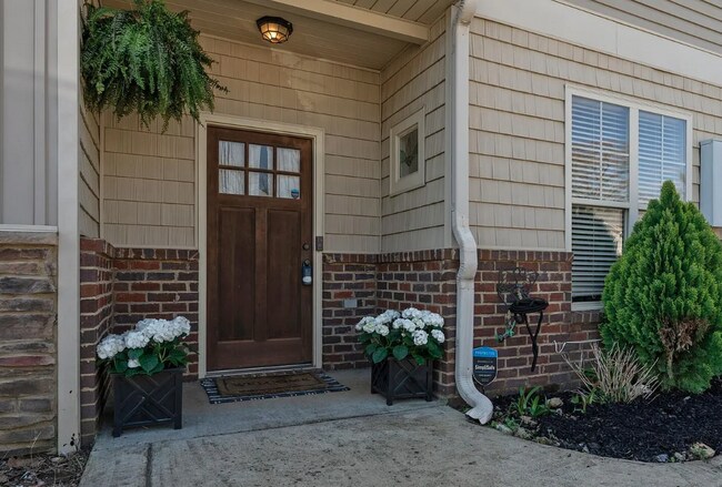Foto del edificio - 635 The Heights Ln
