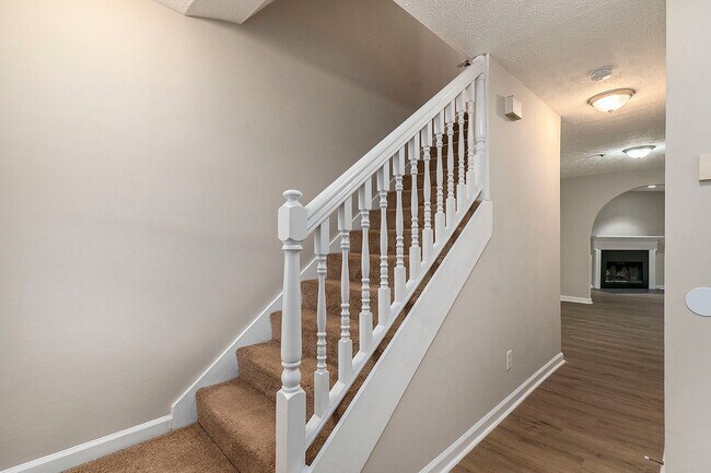 Building Photo - Renoved 3BR/2.5BA Townhome in Decatur!