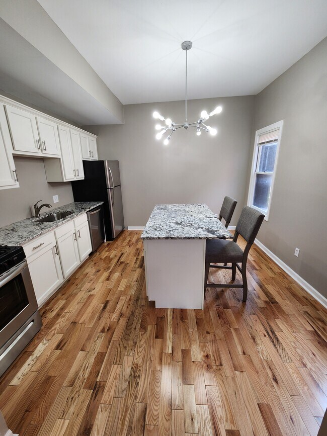 Foto del edificio - 115 W 2nd Ave