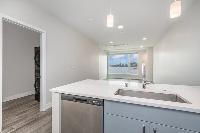 Building Photo - 1709 Harbor Ave SW