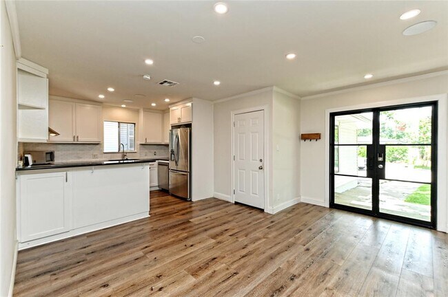 Foto del edificio - 2709 W 49th 1/2 St