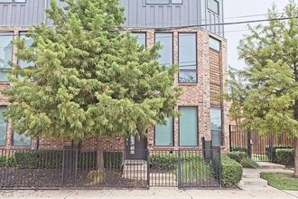 Building Photo - 1405 Bronson Ct