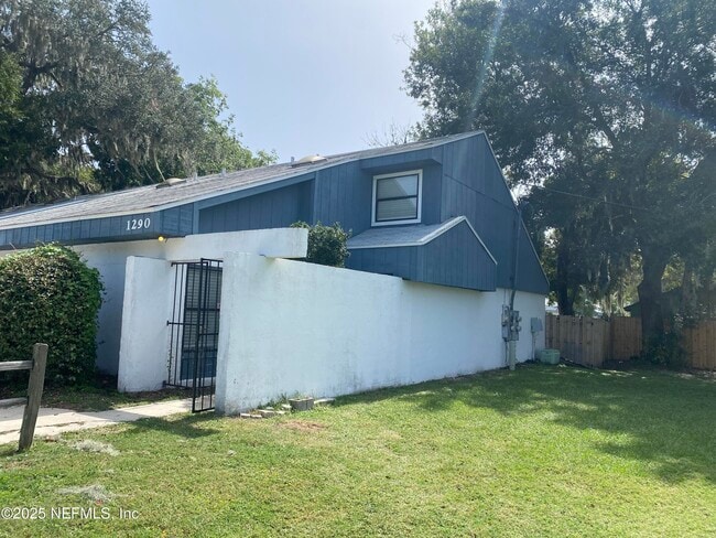 Building Photo - 1290 Wonderwood Dr