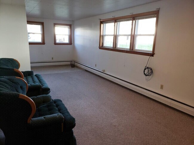 Building Photo - 1609 Hanaford Ave