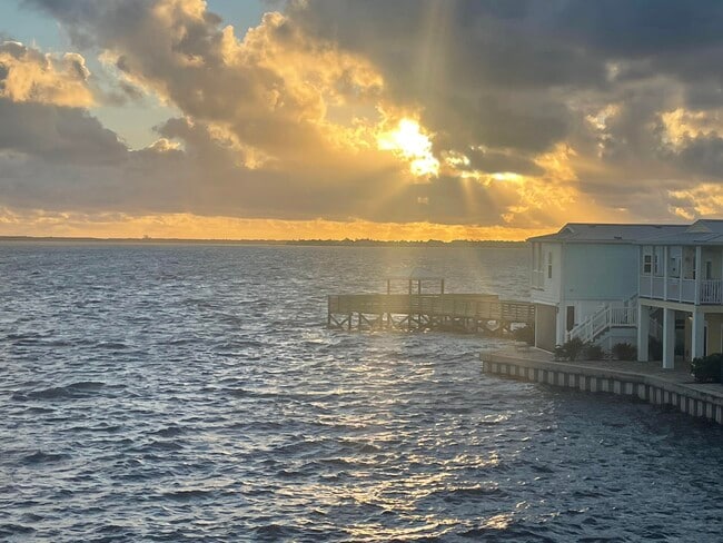 Foto del edificio - 453 NE Indian River Dr