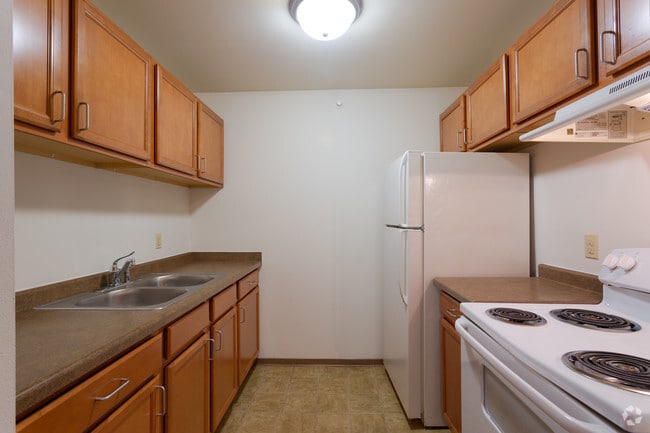 2BR, 1BA - Maple Lawn Apartments