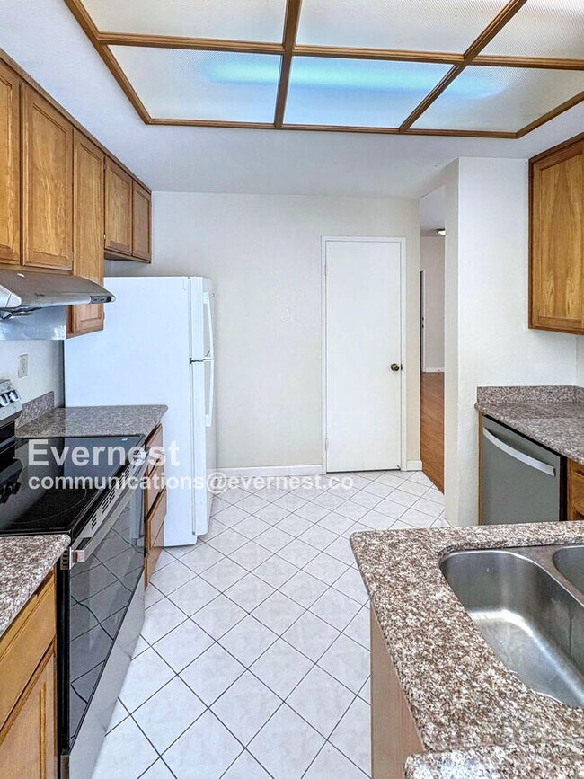 Foto del edificio - 34282 Kenwood Dr