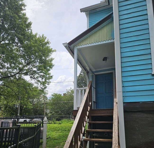 Photo - Knoxville 37917 - 2 Bedroom, 1 Bath home –...